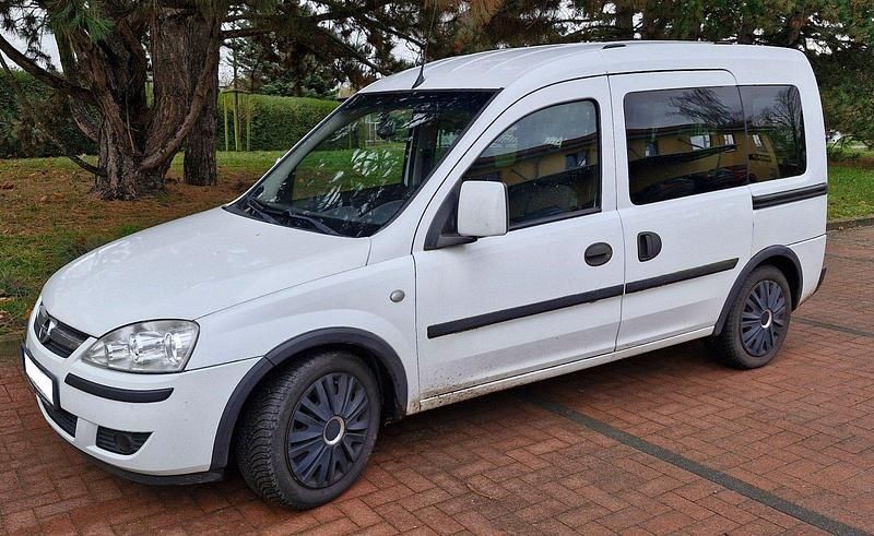 Weiß Gebraucht 2011 Opel Combo Kombi | 2.900 € (Fairer Preis) - Bild 1/4