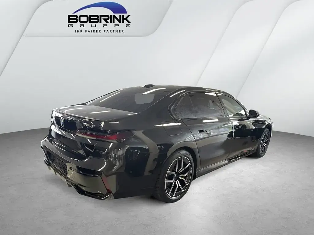 Neu BMW 750e Sport Line 489 PS (359 kW) 2026 Schwarz Limousine