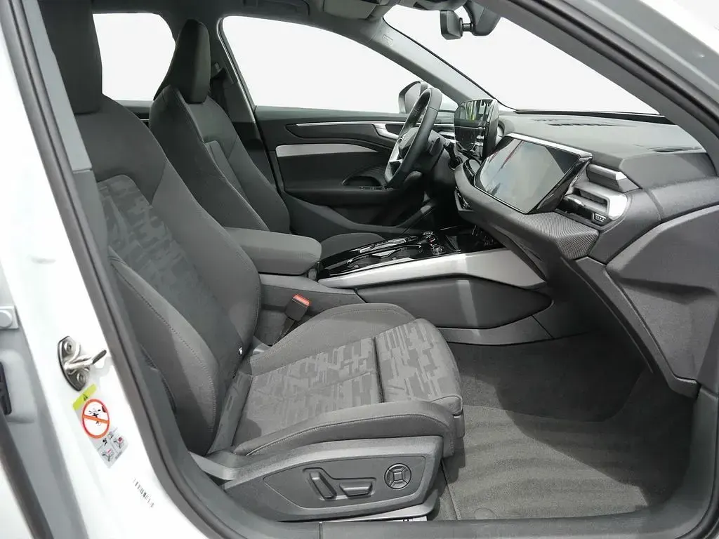 Gebraucht Audi A6 Sport 204 PS (150 kW) 2026 Gletscherweiß metallic Kombi