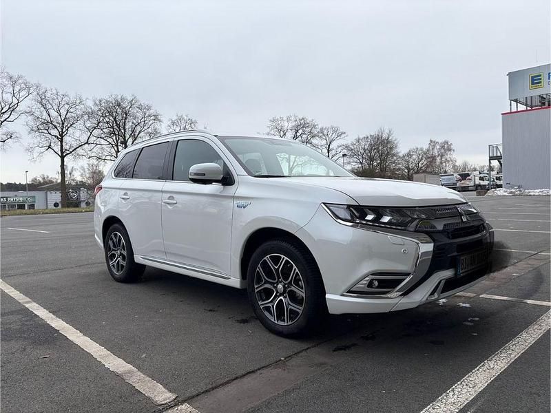 Gebraucht Mitsubishi Outlander P-HEV Edition 224 PS (164 kW) 2019 Weiß SUV