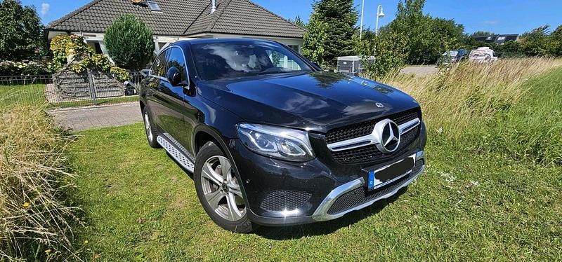 Schwarz Gebraucht 2019 Mercedes GLC220 AMG line Coupé | 33.500 € (Fairer Preis) - Bild 1/4