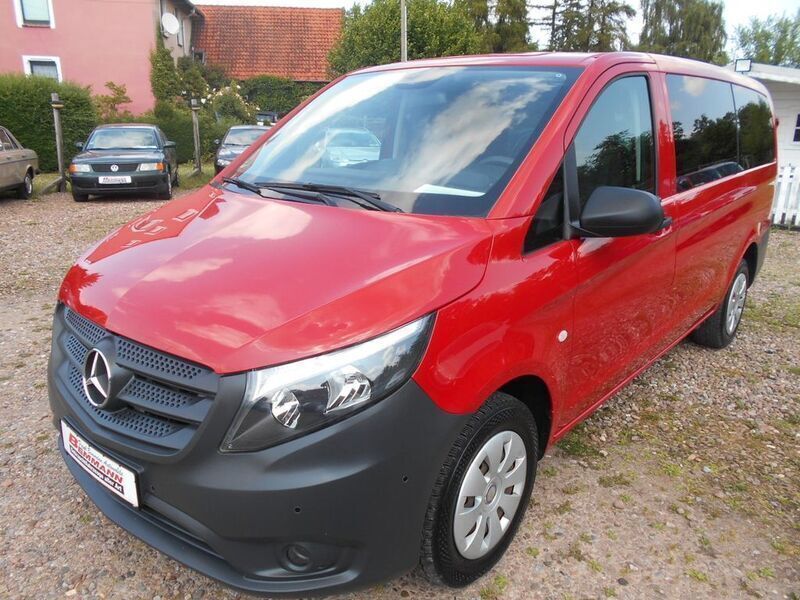 Rot Gebraucht 2016 Mercedes Vito Edition Van / Kleinbus | 20.699 € (Etwas zu teuer) - Bild 1/4