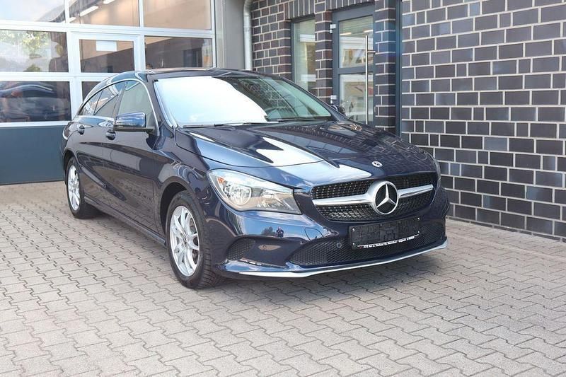 Blau Gebraucht 2018 Mercedes CLA200 Shooting Brake Kombi | 14.490 € (Fairer Preis) - Bild 1/4