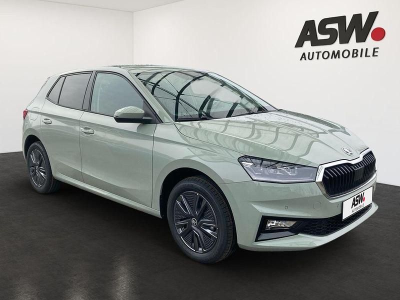 Neu Skoda Fabia 116 PS (85 kW) 2026 Timianogrün Limousine