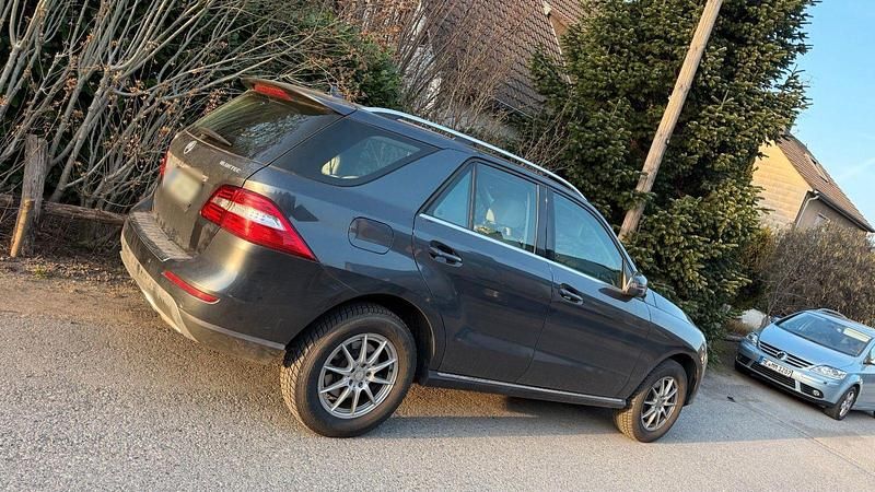 Gebraucht Mercedes ML350 258 PS (189 kW) 2013 Grau SUV