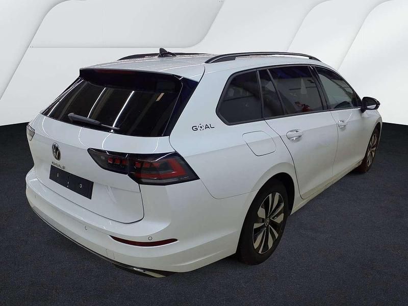 Gebraucht VW Golf VIII Goal 150 PS (110 kW) 2025 Oryxweiß perlmutteffekt Kombi