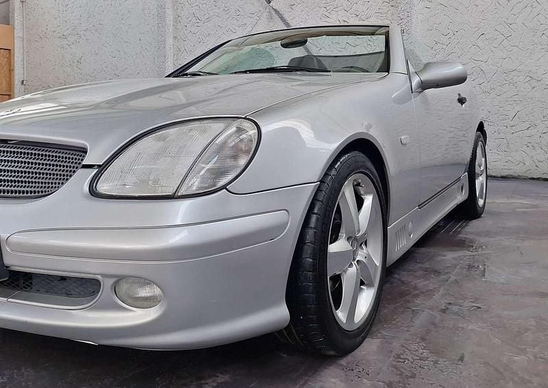 Silber Gebraucht 1997 Mercedes SLK230 Cabrio | 8.900 € (Etwas zu teuer) - Bild 1/4