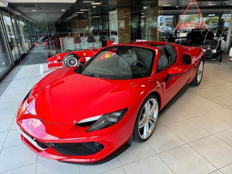 Gebraucht Ferrari 296 829 PS (609 kW) 2023 Rot Cabrio