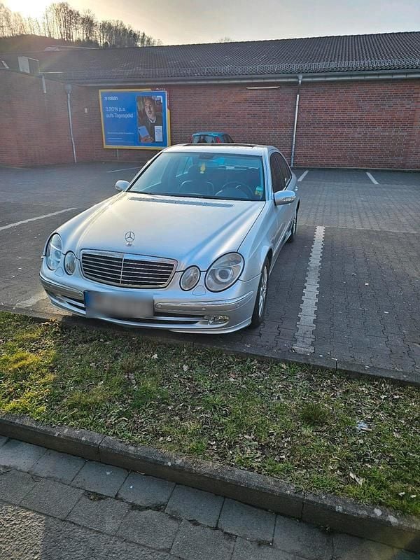 Gebraucht Mercedes E220 150 PS (110 kW) 2006 Silber Limousine
