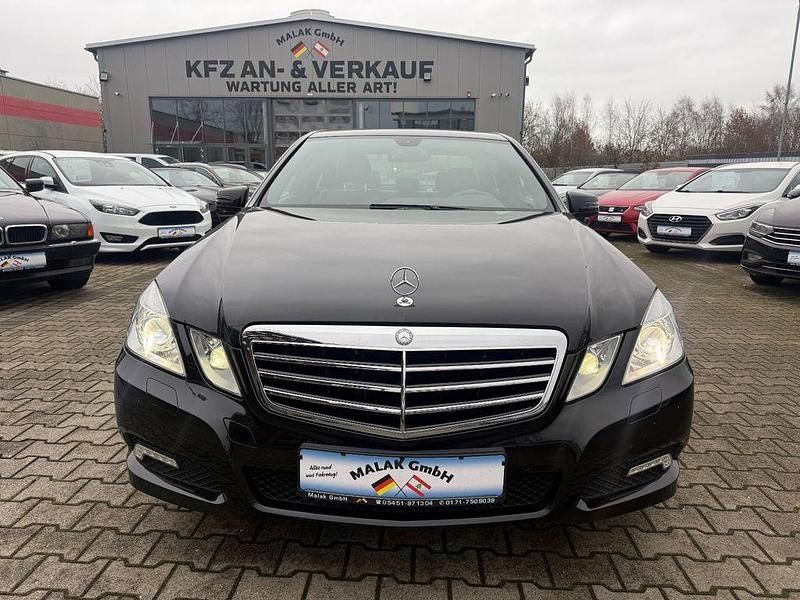 Schwarz Gebraucht 2009 Mercedes E250 Limousine | 9.999 € (Guter Preis) - Bild 1/4
