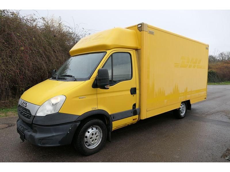 Second-hand Iveco Daily 106 CP (77 kW) 2013 Galben Van