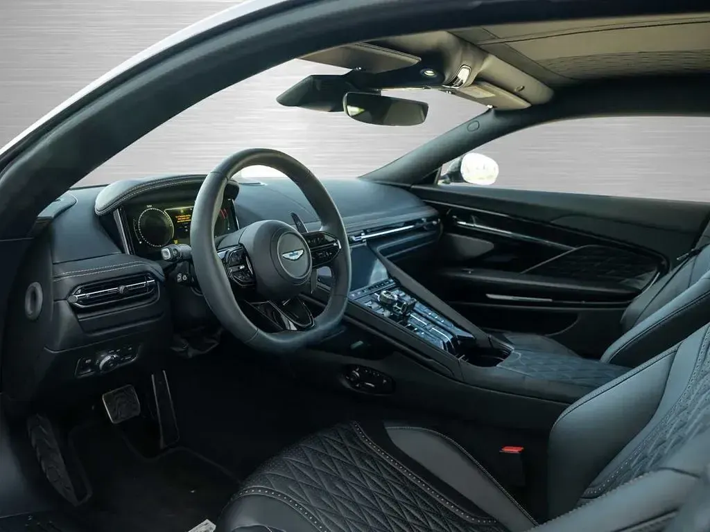 Neu Aston Martin DB12 680 PS (500 kW) 2026 Braun Coupé