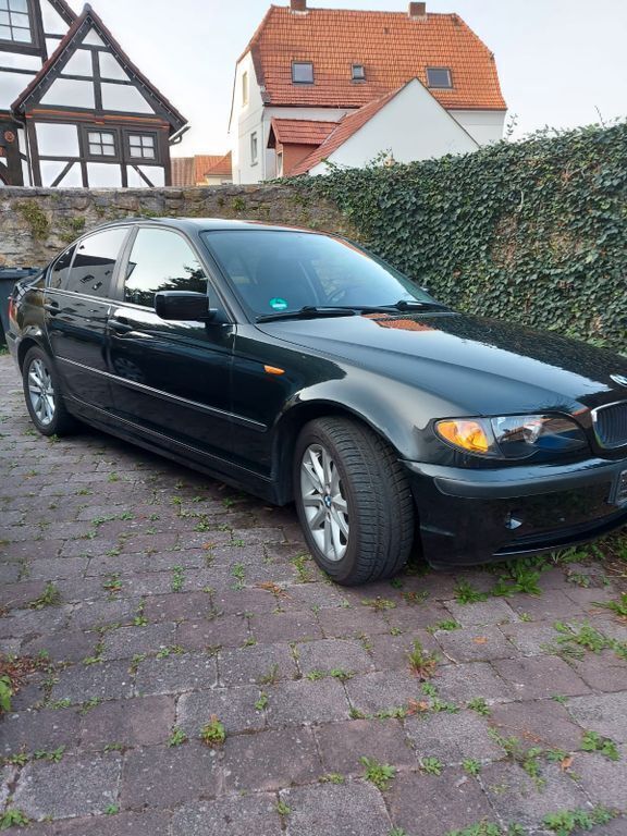 Schwarz Gebraucht 2003 BMW 316 Limousine | 2.300 € (Fairer Preis) - Bild 1/4