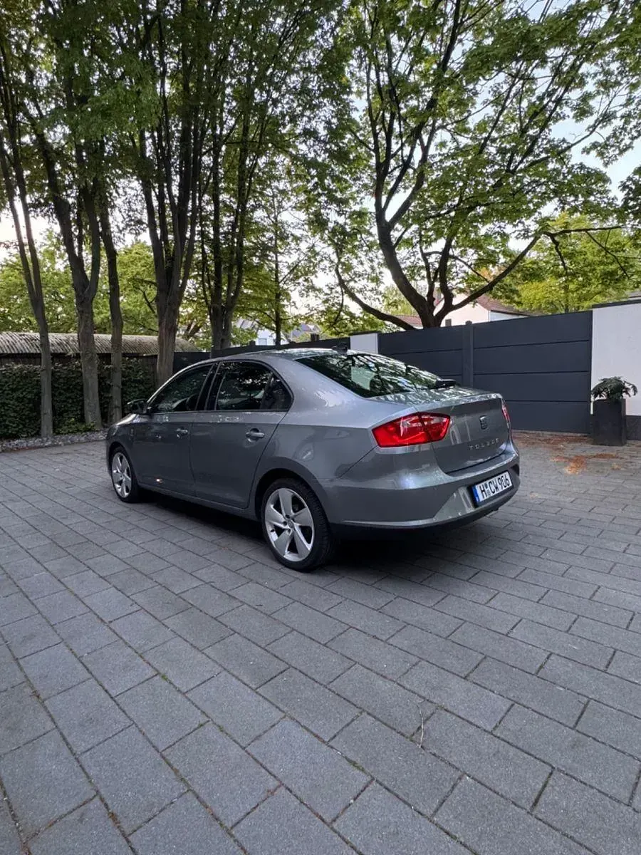 Gebraucht Seat Toledo 105 PS (77 kW) 2013 Silber Kleinwagen