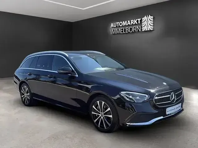 Gebraucht Mercedes E300 306 PS (225 kW) 2022 Schwarz/baltic black Kombi