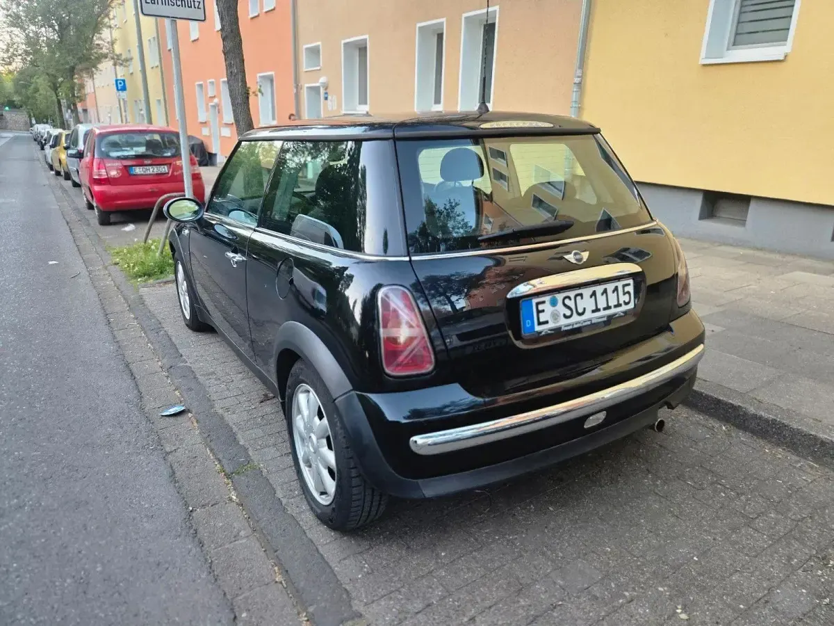 Käytetty Mini ONE 90 HP (66 kW) 2004 Musta Viistoperä