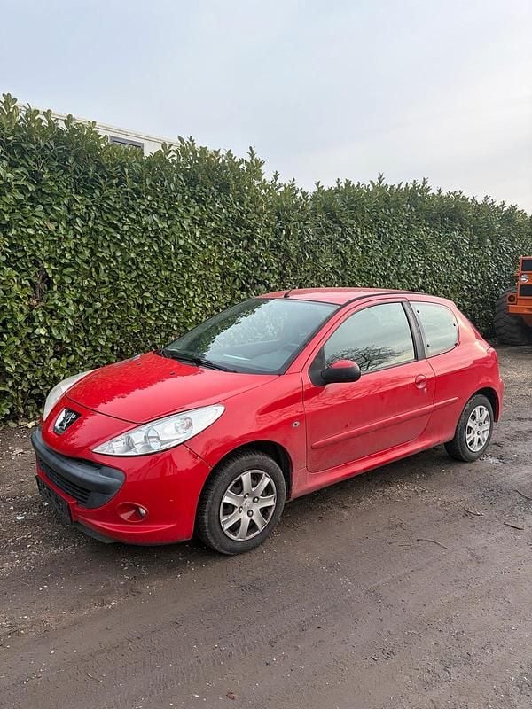 Gebraucht Peugeot 206+ 75 PS (55 kW) 2011 Rot Kleinwagen