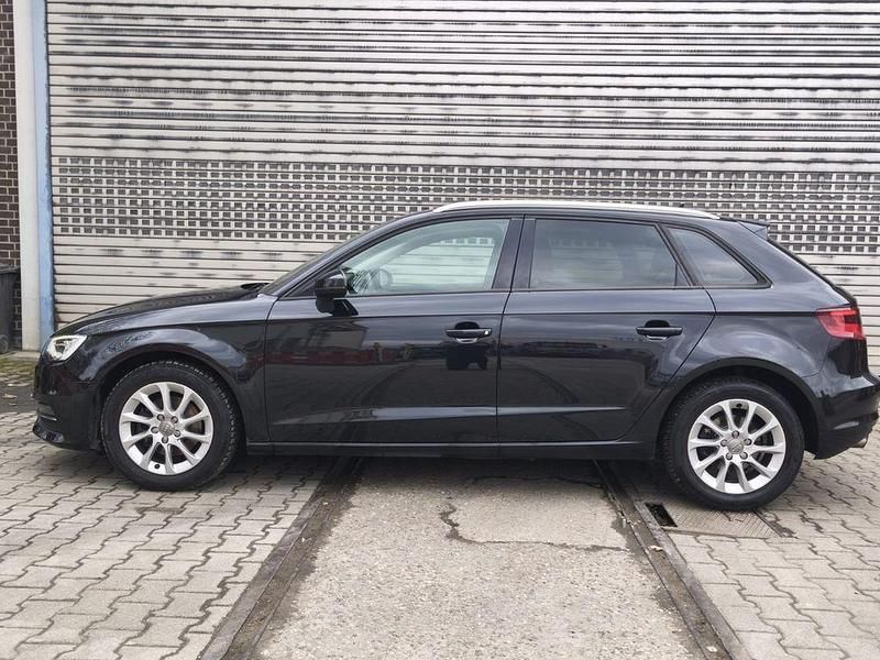 Gebraucht Audi A3 Attraction 122 PS (89 kW) 2013 Blau Limousine