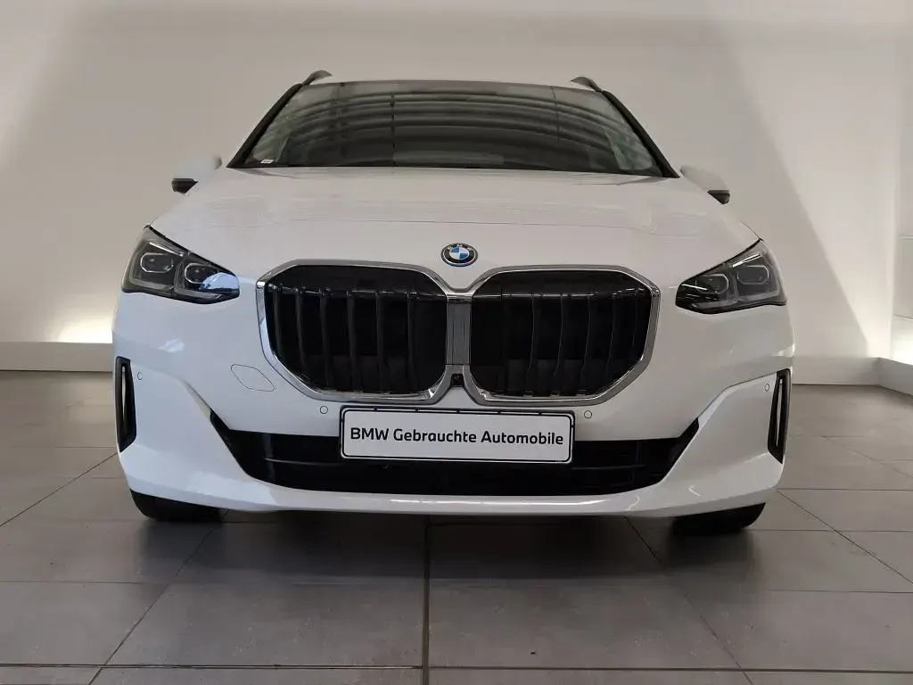 Gebraucht BMW 225 Active Tourer 245 PS (180 kW) 2023 Weiß Van / Kleinbus