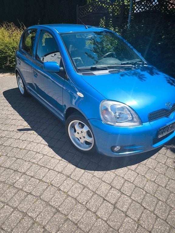 Blau Gebraucht 2001 Toyota Yaris Limousine | 3.499 € (Teuer) - Bild 1/4