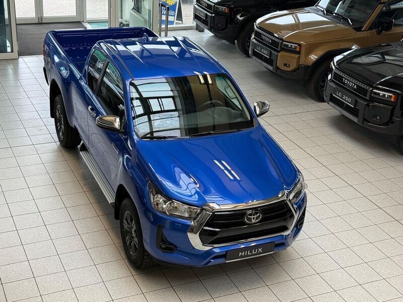 Blau Neu 2025 Toyota HiLux Comfort Abholung | 44.895 € (Guter Preis) - Bild 1/4