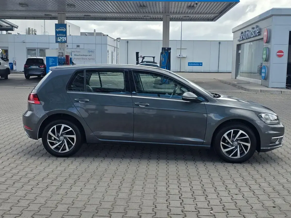 Gebraucht VW Golf VII Sound 110 PS (80 kW) 2018 Grau Limousine