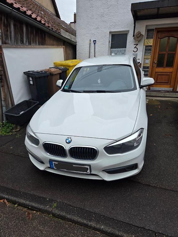 Weiß Gebraucht 2017 BMW 118 Sport Line Kleinwagen | 10.500 € (Superpreis) - Bild 1/4