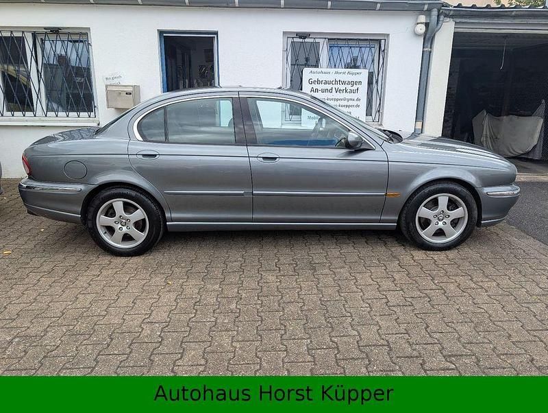 Grau Gebraucht 2003 Jaguar X-type Executive Limousine | 5.000 € (Etwas zu teuer) - Bild 1/4
