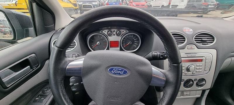 Gebraucht Ford Focus 116 PS (85 kW) 2009 Grau Limousine