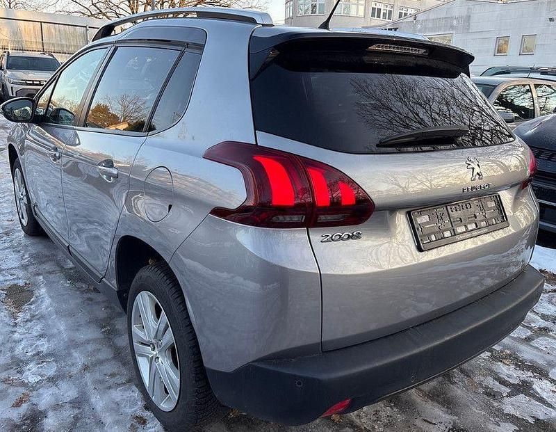 Grau Gebraucht 2018 Peugeot 2008 Style SUV | 8.490 € (Fairer Preis) - Bild 1/3
