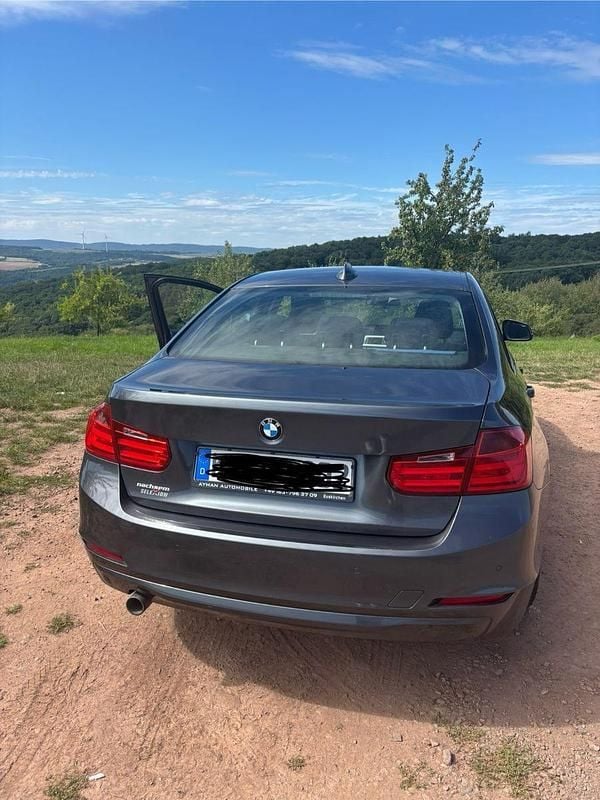 Gebraucht BMW 318 143 PS (105 kW) 2012 Grau Limousine