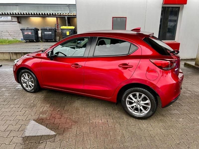 Gebraucht Mazda 2 Exclusive-Line 90 PS (66 kW) 2021 Rot Limousine