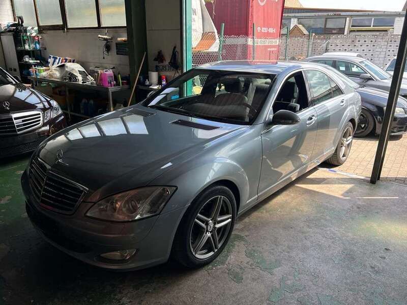 Grau Gebraucht 2006 Mercedes S320 Limousine | 6.500 € - Bild 1/4