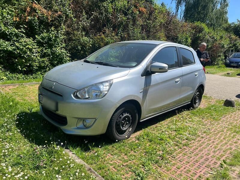Silber Gebraucht 2014 Mitsubishi Space Star Kleinwagen | 5.599 € - Bild 1/4