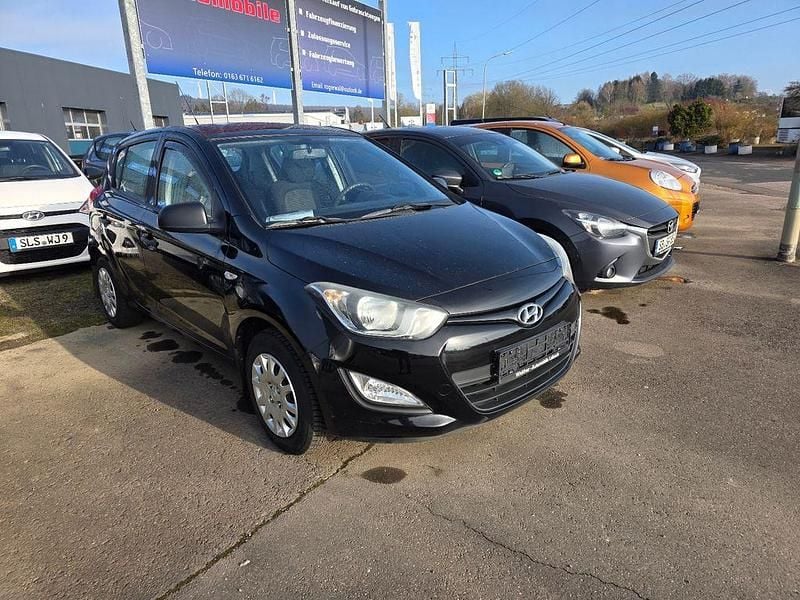 Gebraucht Hyundai i20 Trend 86 PS (63 kW) 2012 Schwarz Kleinwagen