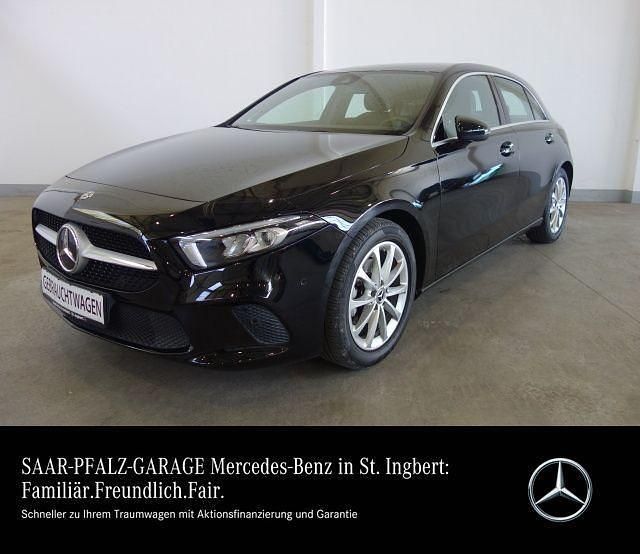 Lack kosmosschwarz Gebraucht 2019 Mercedes A180 Progressive Limousine | 22.350 € (Fairer Preis) - Bild 1/4