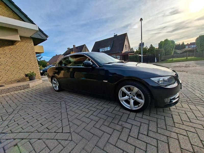 Gebraucht BMW 330 Cabriolet Exclusive 245 PS (180 kW) 2012 Schwarz Cabrio