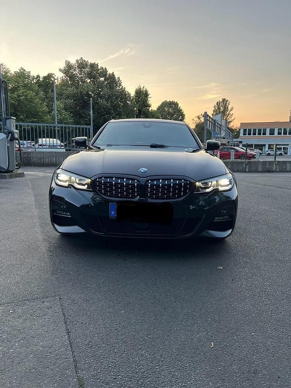 Gebraucht BMW 320 184 PS (135 kW) 2019 Schwarz Limousine