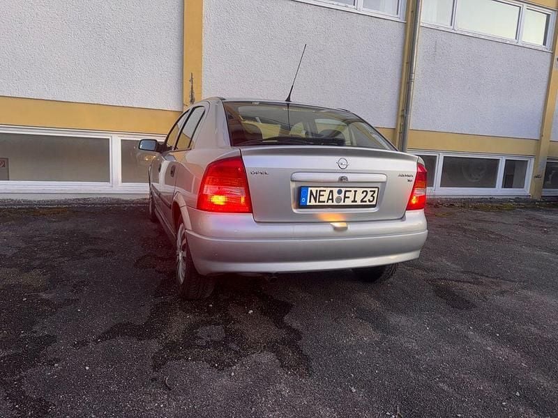 Gebraucht Opel Astra Comfort 84 PS (61 kW) 2001 Silber Limousine
