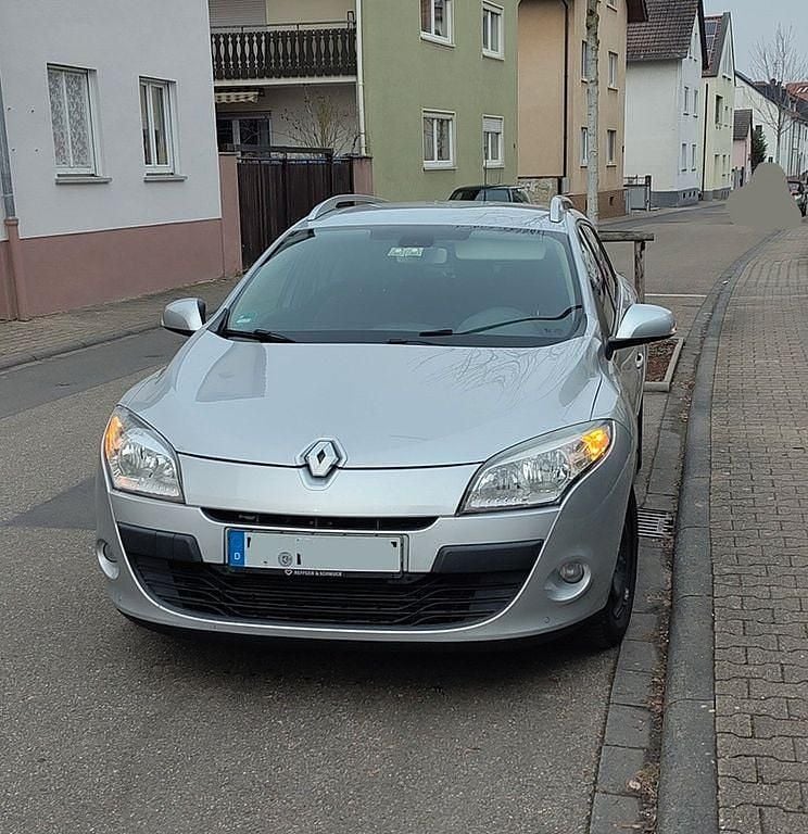 Gebraucht Renault Mégane III Dynamique 106 PS (77 kW) 2012 Grau Limousine