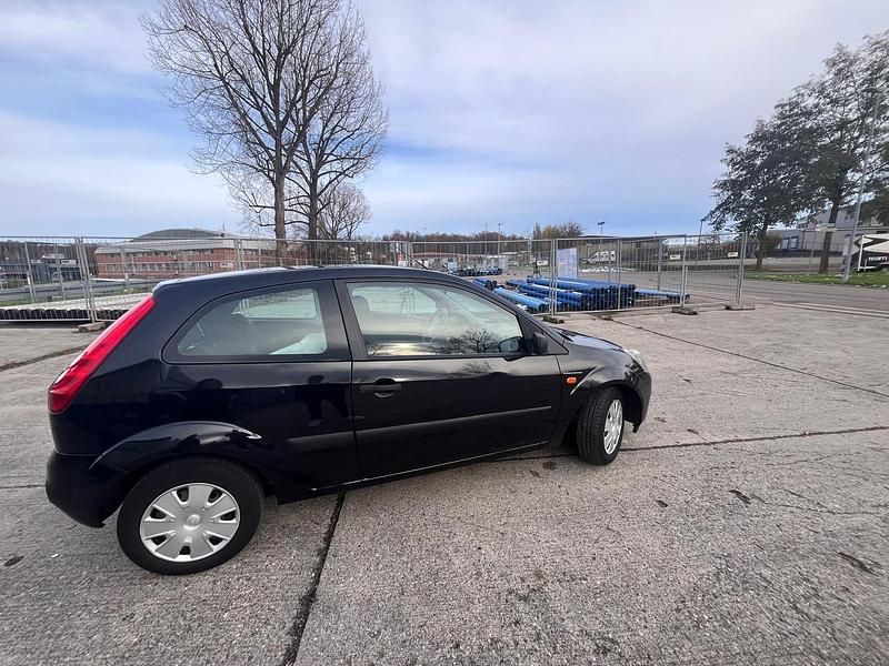 Gebraucht Ford Fiesta 69 PS (50 kW) 2007 Schwarz Kleinwagen