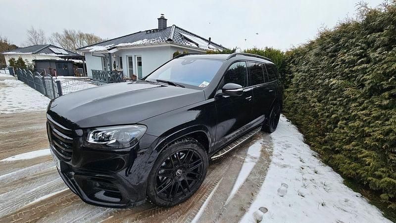Gebraucht Mercedes GLS450 367 PS (269 kW) 2024 Schwarz SUV