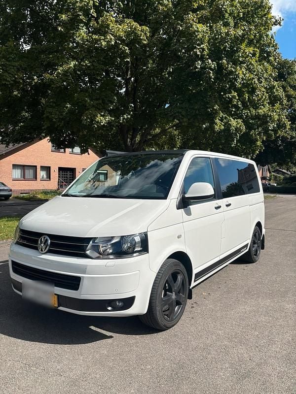 Weiß Gebraucht 2011 VW Multivan Edition Van | 23.500 € - Bild 1/4