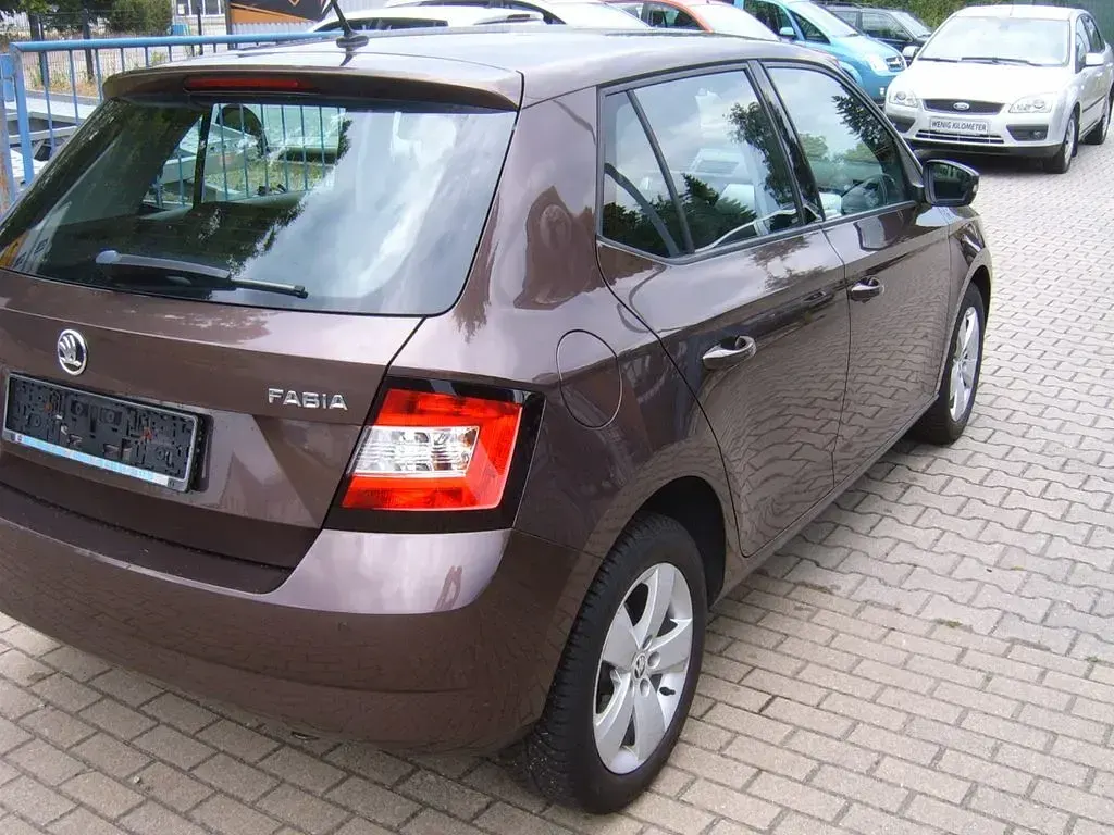 Gebraucht Skoda Fabia Ambition 110 PS (80 kW) 2016 Braun Limousine