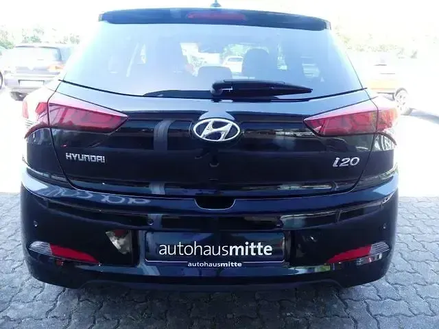Gebraucht Hyundai i20 Trend 84 PS (61 kW) 2018 Schwarz Kleinwagen