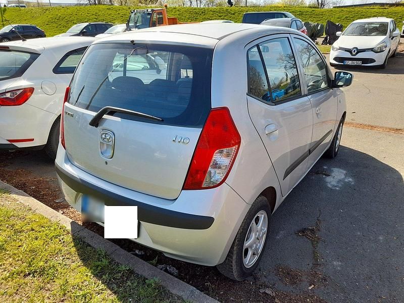Gebraucht Hyundai i10 68 PS (50 kW) 2009 Silber Kleinwagen