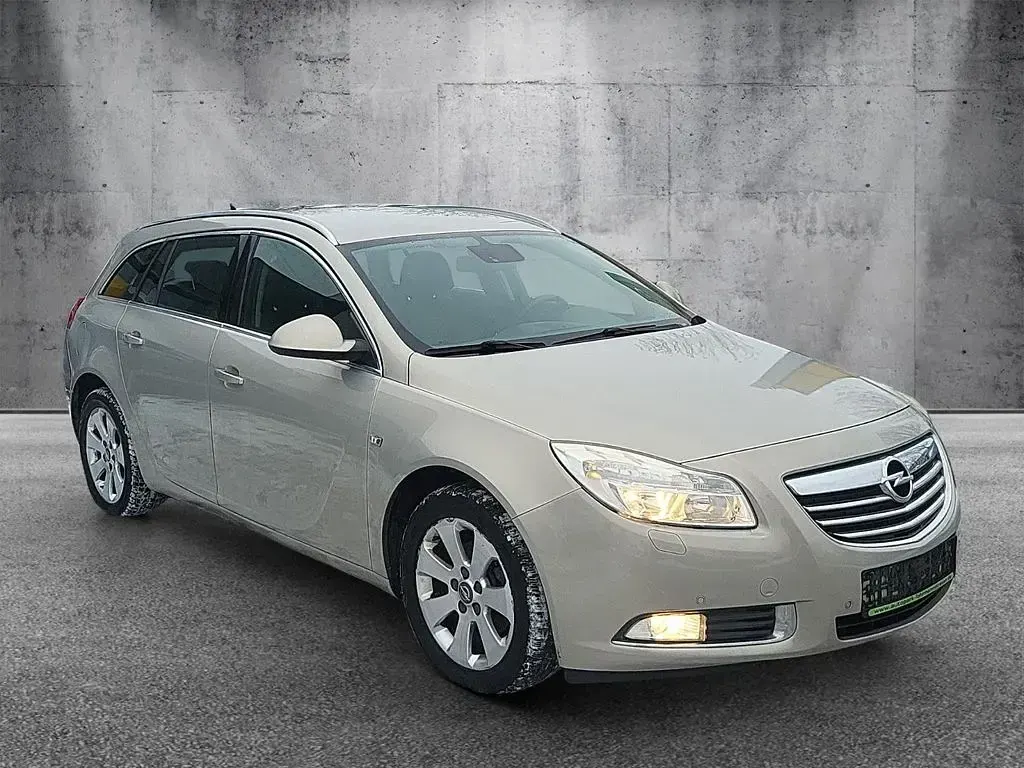 Używany Opel Insignia Edition 131 KM (96 kW) 2010 Beżowy Kombi