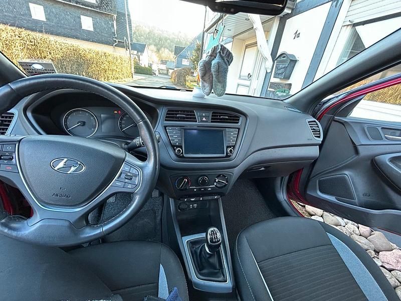 Usata Hyundai i20 Active 120 CV (88 kW) 2017 Rosso Berlina