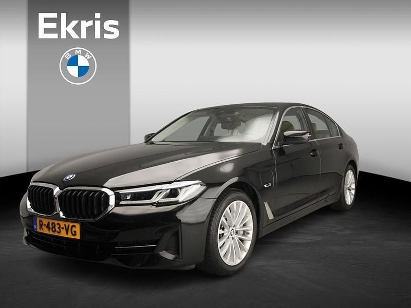 Schwarz Gebraucht 2022 BMW 545e Limousine | 43.900 € (Fairer Preis) - Bild 1/4