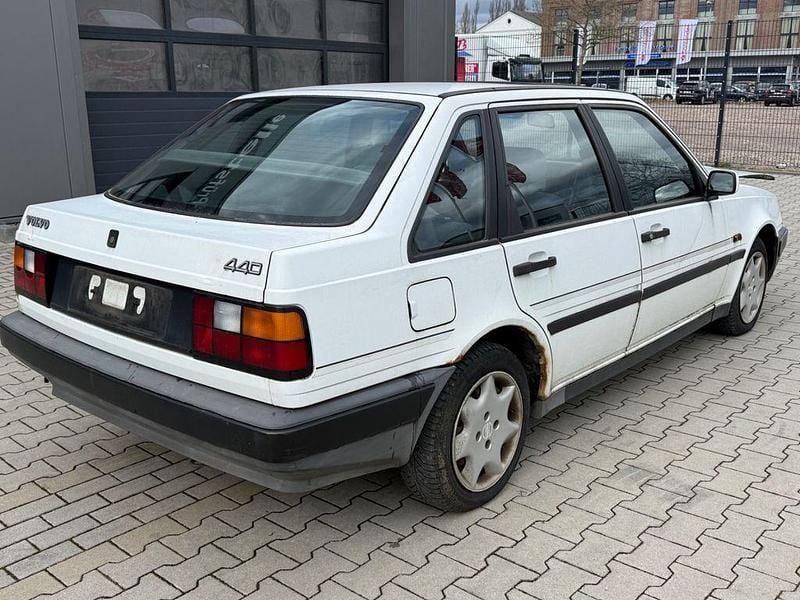 Gebraucht Volvo 440 90 PS (66 kW) 1992 Weiß Kleinwagen